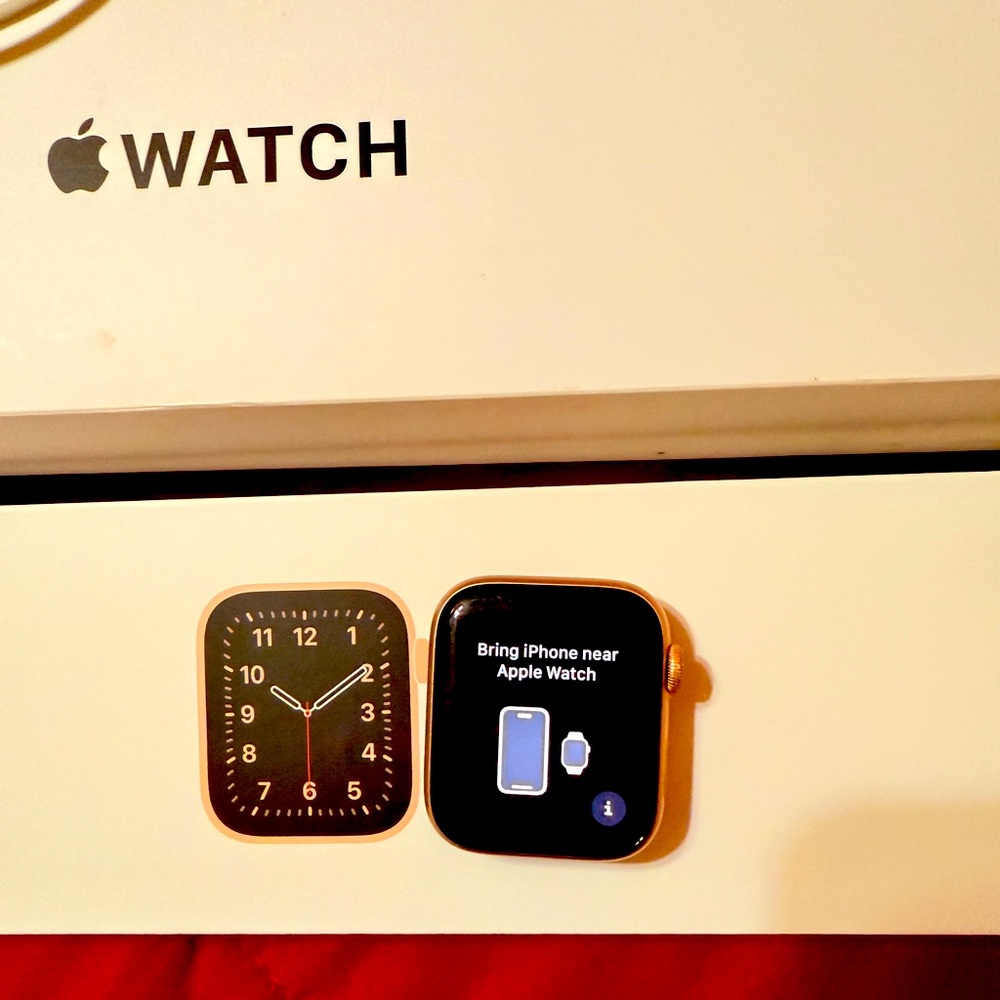Apple Watch SE 44mm Gold Aluminum Plum Sport Loop ( GPS + Cellular) UNLOCKED